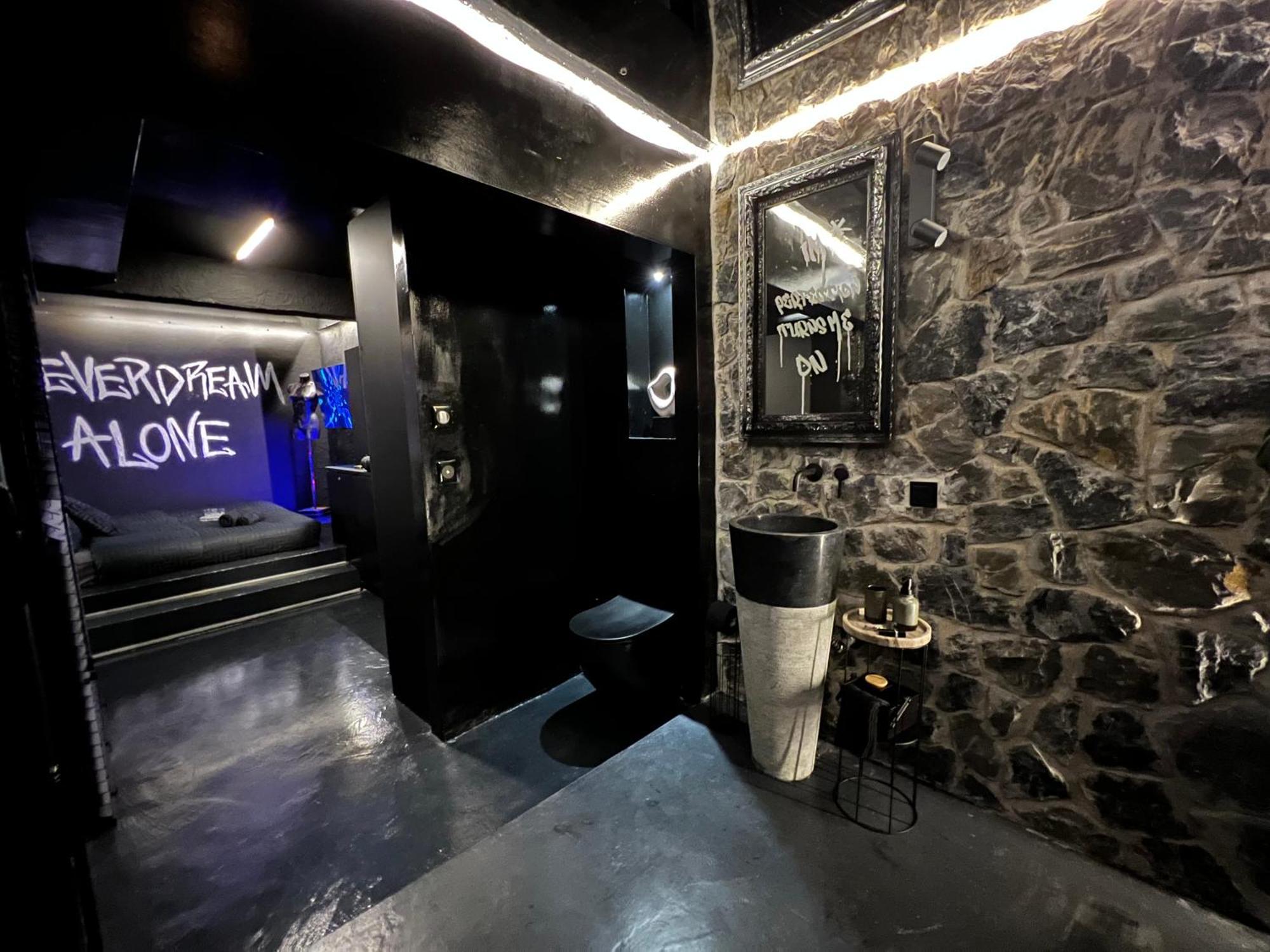 Doormat#13 Black Mirror Thessaloniki Exterior foto