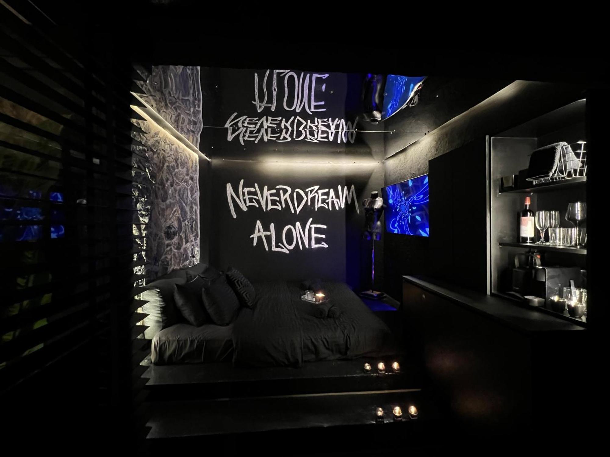Doormat#13 Black Mirror Thessaloniki Exterior foto
