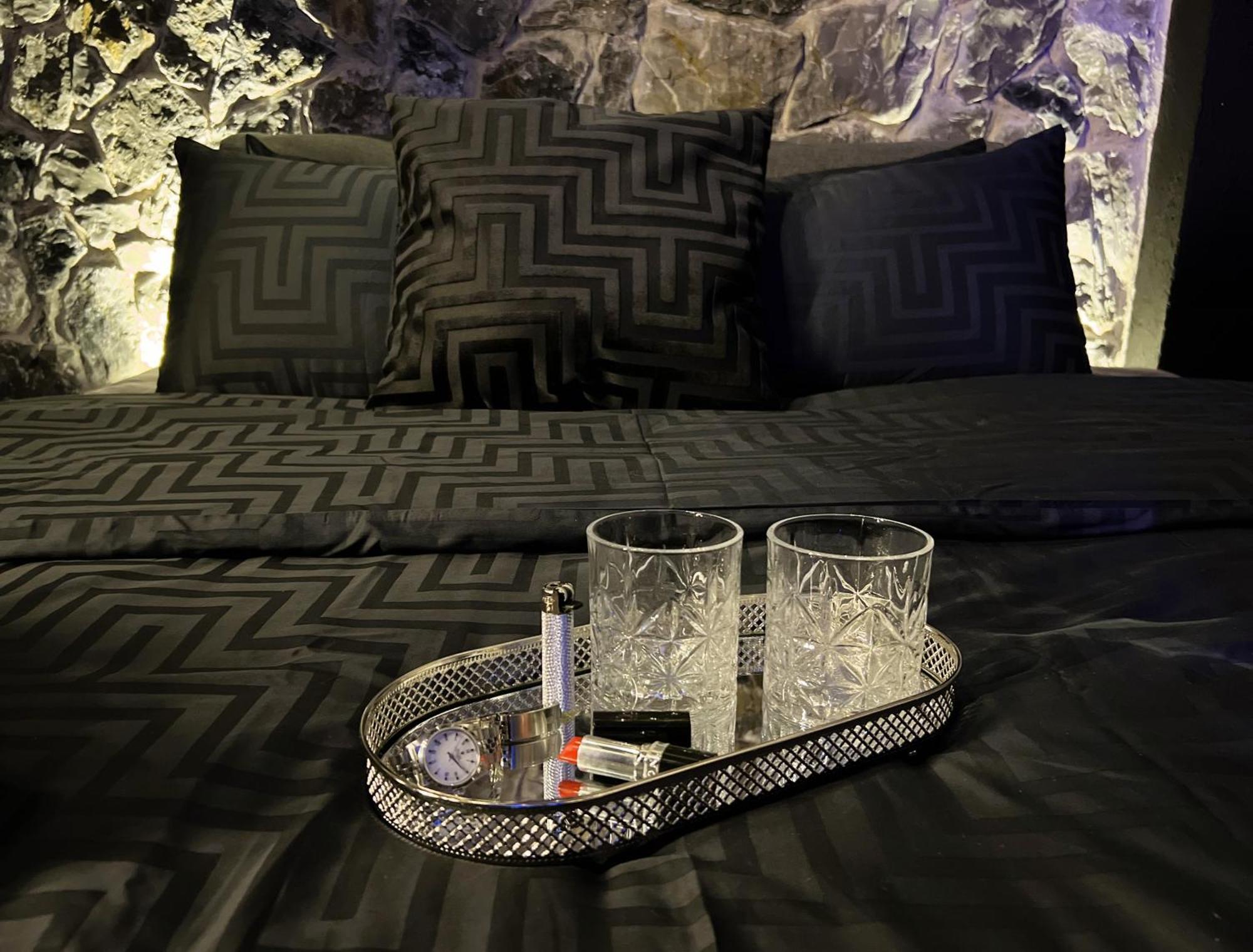 Doormat#13 Black Mirror Thessaloniki Exterior foto