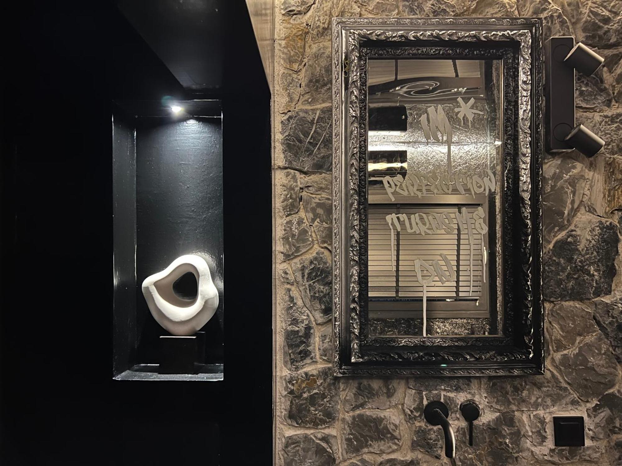 Doormat#13 Black Mirror Thessaloniki Exterior foto